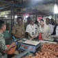 Wakil Menteri Perdagangan Dyah Roro Esti Widya Putri meninjau harga bahan pokok di Pasar Cisalak Depok menjelang Ramadan dan Idulfitri. (Posnews/Ist)