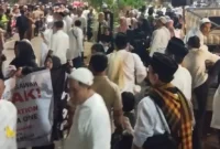 Warga menggelar aksi demo menolak tempat hiburan malam di kawasan Lenteng Agung, Jakarta Selatan. (Posnews/Ist)