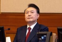 Ujian bagi demokrasi. Korea Selatan menanti putusan pengadilan terhadap mantan Presiden Yoon Suk Yeol atas tuduhan pemberontakan, sebuah momen yang membangkitkan kembali ingatan kelam era kediktatoran militer. Dok: Istimewa.