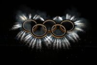 Simbol persatuan dan inovasi. Upacara pembukaan Olimpiade Musim Dingin 2026 mencatatkan sejarah dengan format multi-lokasi yang menghubungkan kemegahan Milan dan keindahan pegunungan Cortina. Dok: CGTN.