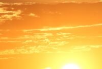 Ilustrasi, Pembangun sekaligus pengancam. Matahari menyediakan energi bagi kehidupan di Bumi, namun ledakan massanya mampu melumpuhkan satelit dan jaringan listrik dunia. Dok: Istimewa.