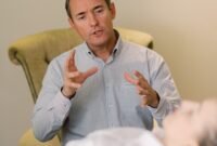 Ilustrasi, Lebih dari sekadar sugesti. Dulu menjadi andalan anestesi sebelum era kimia, hipnoterapi kini berjuang membuktikan efektivitasnya melalui standarisasi riset dan bukti biokimia. Dok: Unsplash/Mark Williams.