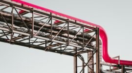 Ilustrasi, Pedang bermata dua. Teknologi fracking berhasil membawa Amerika Serikat menuju kemandirian energi, namun di saat yang sama memicu kekhawatiran atas pencemaran limbah dan transparansi bahan kimia. Dok: Istimewa.