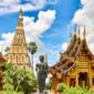 Menentukan arah demokrasi. Rakyat Thailand memberikan suara melalui sistem tiga kartu untuk memilih parlemen baru sekaligus menentukan nasib amandemen konstitusi negara. Dok: Istimewa.