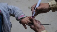 Ilustrasi, Langkah kaki menuju kebebasan. Polio pernah menjadi teror musim panas yang melumpuhkan ribuan anak, namun melalui revolusi sains dan kampanye global, dunia kini berada di ambang sejarah pemusnahan virus secara total. Dok: Istimewa.