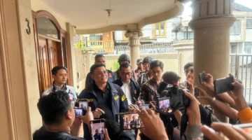 Brigjen Pol Ade Safri Simanjuntak saat memberikan keterangan terkait kasus TPPU tambang emas ilegal Rp25,8 triliun di Bareskrim Polri. (Posnews/Ist)