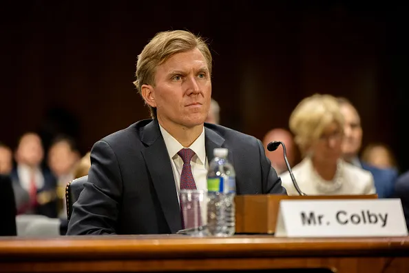 Dualisme Washington. Kepala kebijakan Pentagon mencoba membatasi lingkup kampanye militer AS terhadap Iran di tengah retorika agresif Presiden Donald Trump mengenai perubahan rezim. Dok: Istimewa.