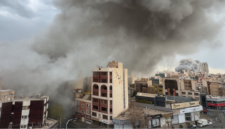 Lumpuhnya urat nadi energi dunia. Iran resmi menutup Selat Hormuz dan bersumpah menghentikan seluruh ekspor minyak regional, sementara konfrontasi fisik merenggut nyawa tentara Amerika Serikat dan meluas ke wilayah Lebanon. Dok: Istimewa.