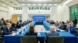 Sinyal stabilitas ekonomi. Menteri Perdagangan Tiongkok Wang Wentao mengundang perusahaan Amerika Serikat untuk memperluas kehadirannya di pasar Tiongkok guna mencapai kemakmuran bersama di tengah ketidakpastian global. Dok: Istimewa.