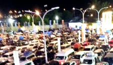 Antrean panjang kendaraan memenuhi buffer zone Pelabuhan Merak sejak Kamis (19/3/2026) dinihari saat puncak arus mudik Lebaran 2026. (Posnews)