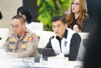 Petugas Bareskrim Polri mengeksekusi dan menyerahkan aset hasil tindak pidana pencucian uang dari jaringan judi online senilai Rp58 miliar kepada Kejaksaan Agung RI. (Posnews/Ist)