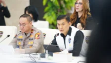 Petugas Bareskrim Polri mengeksekusi dan menyerahkan aset hasil tindak pidana pencucian uang dari jaringan judi online senilai Rp58 miliar kepada Kejaksaan Agung RI. (Posnews/Ist)