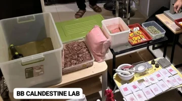 Barang bukti bahan baku ekstasi, alat cetak, dan paket happy water yang disita polisi dari laboratorium gelap di apartemen Cipinang Jakarta Timur. (Posnews/Ist)