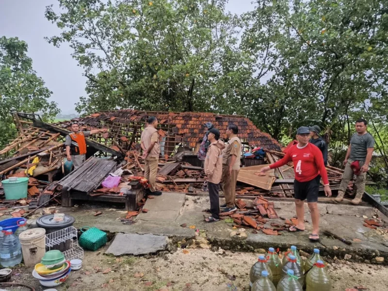 Bencana Hidrometeorologi Basah Terjang Tasikmalaya, Wonosobo, Klaten Ratusan Rumah Rusak. (Posnews/BNPB)