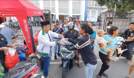 Anggota DPRD DKI Edukasi Warga Soal Mudik Aman Saat Bagi Takjil di Tanjung Priok