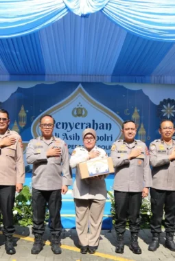 Polri Bagikan 38.268 Paket Sembako Jelang Idul Fitri 1447 H untuk Personel dan ASN Mabes