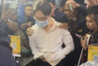 Dokter Richard Lee digiring penyidik ke Rutan Polda Metro Jaya. (Posnews/Ist)