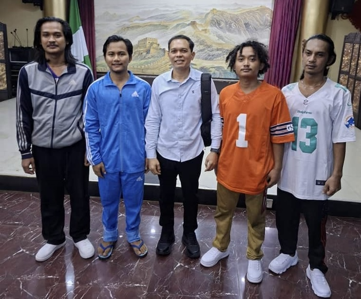 Empat ABK WNI korban perompakan di perairan Gabon setelah berhasil dibebaskan. (Posnews/Ist)
