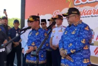 Gubernur DKI Jakarta Pramono Anung menyampaikan kebijakan WFH ASN di kawasan Monas Jakarta Pusat. (Posnews/Kominfo)