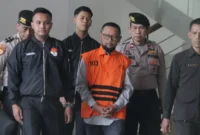 Gus Alex mengenakan rompi tahanan KPK usai diperiksa terkait kasus korupsi kuota haji di Gedung Merah Putih KPK. (Posnews/Ist)
