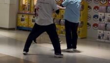 Maut di pusat perbelanjaan. Seorang pria menikam seorang karyawati toko Pokemon di Tokyo hingga tewas sebelum akhirnya mengakhiri hidupnya sendiri, mengungkap kegagalan perlindungan terhadap korban penguntitan. Dok: Istimewa.