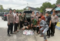 Polisi Polres Bengkalis menunjukkan barang bukti 13 kilogram sabu dan ratusan etomidate hasil pengungkapan kasus narkoba di Pelabuhan Roro Air Putih, 22 Maret 2026. (Posnews/Ist)