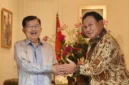 Jusuf Kalla memberikan pernyataan terkait program pemerintah Prabowo Subianto dan anggaran negara. (Posnews/Ist)
