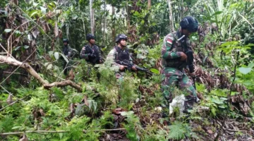 Dok: Pasukan TNI melakukan pengamanan di wilayah Maybrat Papua Barat Daya pasca baku tembak dengan KKB yang menewaskan dua prajurit TNI AL. (Posnews/TNI)