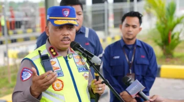 Kakorlantas Polri Irjen Pol Agus Suryonugroho memberikan keterangan terkait Operasi Ketupat 2026 untuk pengamanan mudik Lebaran. (Posnews/Ist)