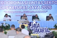 Kapolda Metro Jaya memimpin rapat koordinasi Operasi Ketupat Jaya 2026 di Jakarta. (Posnews/Ist)