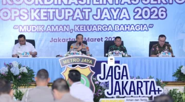 Kapolda Metro Jaya memimpin rapat koordinasi Operasi Ketupat Jaya 2026 di Jakarta. (Posnews/Ist)