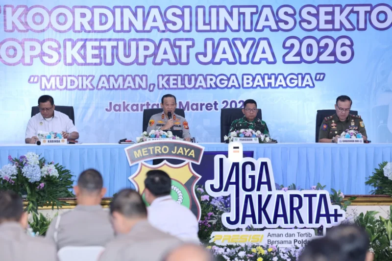 Kapolda Metro Jaya memimpin rapat koordinasi Operasi Ketupat Jaya 2026 di Jakarta. (Posnews/Ist)