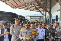 Kapolda Metro Jaya Irjen Pol Asep Edi Suheri meninjau kesiapan arus mudik Lebaran 2026 di Terminal Pulogebang Jakarta Timur. (Posnews/Ist)