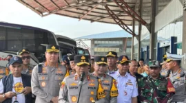 Kapolda Metro Jaya Irjen Pol Asep Edi Suheri meninjau kesiapan arus mudik Lebaran 2026 di Terminal Pulogebang Jakarta Timur. (Posnews/Ist)