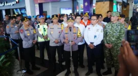 Kapolri Listyo Sigit Prabowo mengumumkan pembentukan posko pengaduan untuk mengungkap kasus penyiraman air keras terhadap aktivis KontraS Andrie Yunus. (Posnews/Ist)