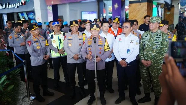 Kapolri Listyo Sigit Prabowo mengumumkan pembentukan posko pengaduan untuk mengungkap kasus penyiraman air keras terhadap aktivis KontraS Andrie Yunus. (Posnews/Ist)