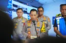 Kapolri Jenderal Pol Listyo Sigit Prabowo meninjau kondisi arus balik kendaraan di command center tol Jatiasih Bekasi pada Lebaran 2026. (Posnews/Ist)