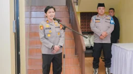 Kapolsek Pesanggrahan Kompol Seala Syah Alam saat memberikan keterangan terkait penyelenggaraan Fun Night Run 2026 untuk menekan balap lari liar di Jakarta Selatan saat Ramadan. (Posnews/Ist)