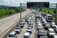 Kendaraan pemudik melaju di jalur one way nasional Tol Trans Jawa saat puncak arus mudik Lebaran 2026. (Posnews/Net)
