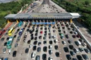 Kepadatan kendaraan di gerbang tol menuju Jakarta saat puncak arus balik Lebaran 2026. (Posnews/Jasamarga)