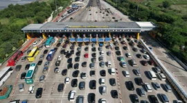 Kepadatan kendaraan di gerbang tol menuju Jakarta saat puncak arus balik Lebaran 2026. (Posnews/Jasamarga)