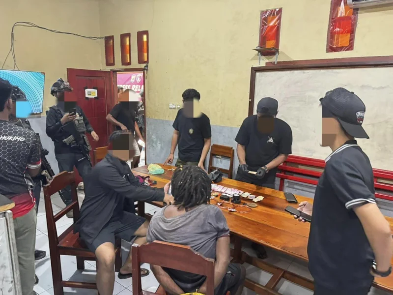 Penangkapan Philip Kobak Komandan KKB Yahukimo oleh Satgas Damai Cartenz. (Posnews/Ist)