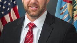 Konfrontasi di Capitol Hill. Calon Kepala Keamanan Dalam Negeri (DHS) Markwayne Mullin menjauhkan diri dari kebijakan pendahulunya yang kontroversial sambil menghadapi cecaran tajam dari Senator Rand Paul. Dok: Istimewa.