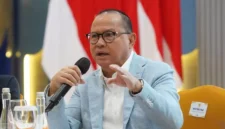 Menteri P2MI Mukhtarudin memberikan keterangan terkait keamanan pekerja migran Indonesia di Timur Tengah di tengah konflik AS–Israel dan Iran. (Posnews/P2MI)