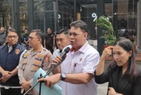 OJK Tetapkan 2 Tersangka Kasus Pasar Modal Rp14,5 Triliun, 2 Miliar Saham Dibekukan. (Posnews/OJK)