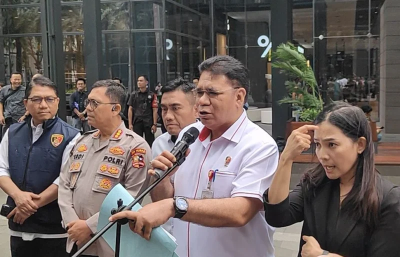 OJK Tetapkan 2 Tersangka Kasus Pasar Modal Rp14,5 Triliun, 2 Miliar Saham Dibekukan. (Posnews/OJK)