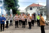 Wakapolda Jawa Barat memimpin razia kendaraan truk sumbu tiga di Jalan Raya Rancaekek Km 24,5, Kabupaten Sumedang, dalam rangka pengamanan arus mudik Lebaran 2026. (Posnews/Ist)
