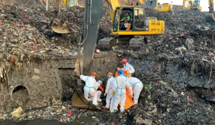 Longsor TPST Bantargebang: 6 Tewas, 6 Selamat, 1 Korban Masih Dicari Tim SAR