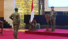 Panglima TNI Agus Subiyanto memimpin upacara kenaikan pangkat dan sertijab perwira tinggi di Mabes TNI Cilangkap. (Posnews/Puspen TNI)