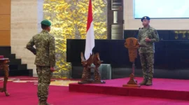 Panglima TNI Agus Subiyanto memimpin upacara kenaikan pangkat dan sertijab perwira tinggi di Mabes TNI Cilangkap. (Posnews/Puspen TNI)
